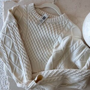 New Aritzia Cropped Cozy Cream Cable Knit Sweater